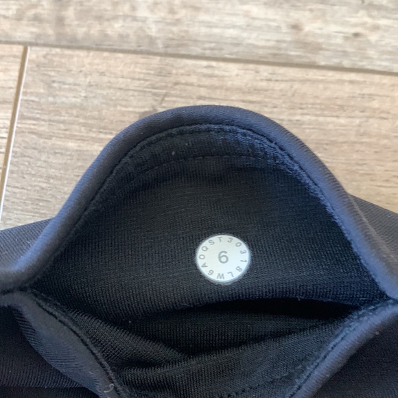 Lululemon || Black Leggings with Mesh Detail - Picture 4 of 6